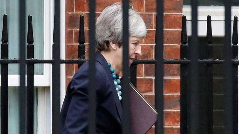 ماي تعلن تأجيل التصويت