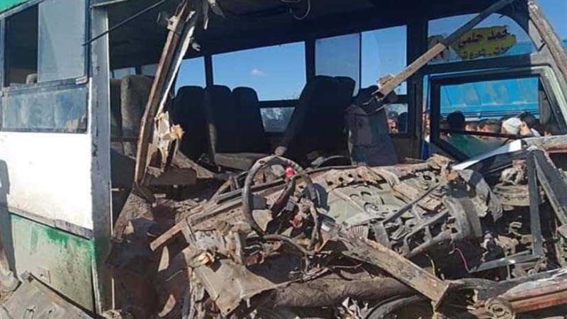 إصابة 16 في تصادم