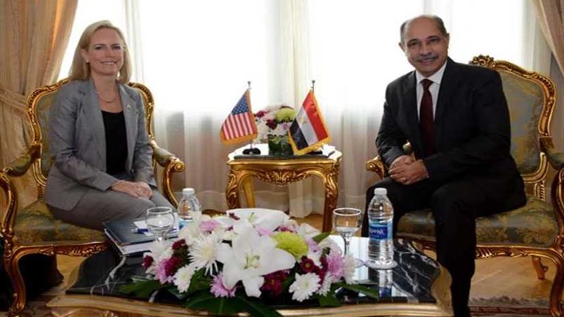 خط الشحن الجوي بين