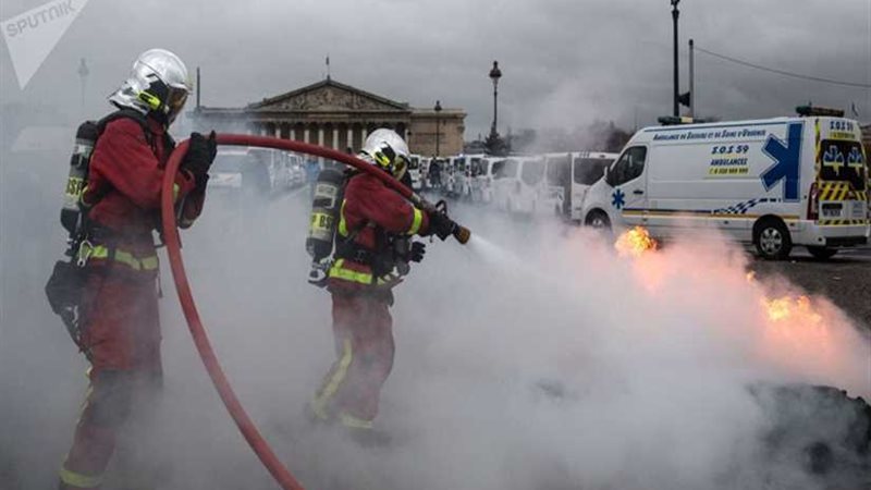 باريس ترفع آثار احتجاجات