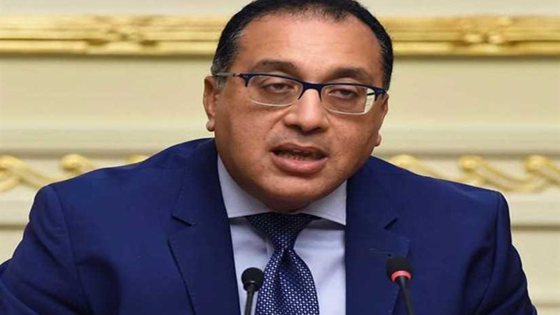 رئيس الوزراء يستعرض