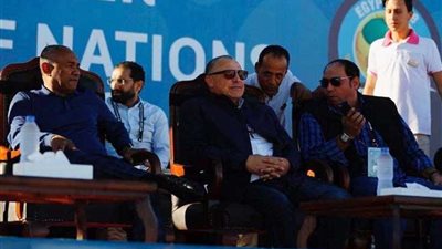 وصول أبوريدة وأحمد أحمد لفعاليات أمم إفريقيا للشاطئية.. صور