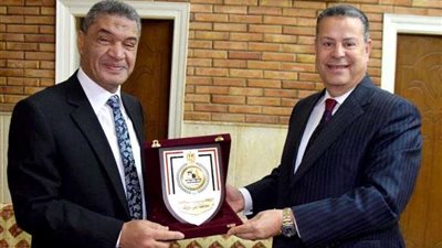 محافظ بني سويف يكرم مدير الأمن