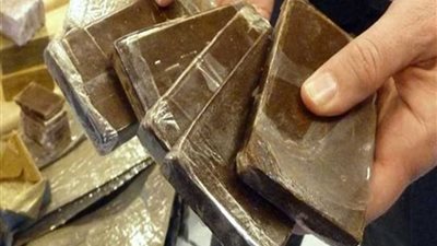 ضبط 50 طربة حشيش مع عاطل بالعامرية