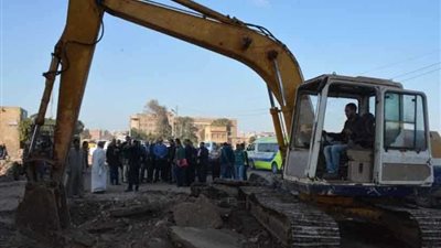 السعيد يتفقد مشروعات البنية التحتية في المحلة