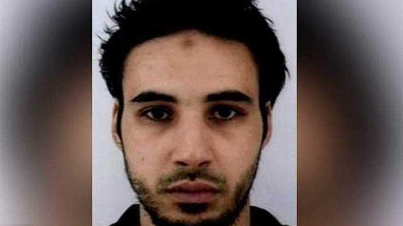 فرنسا تجند المئات