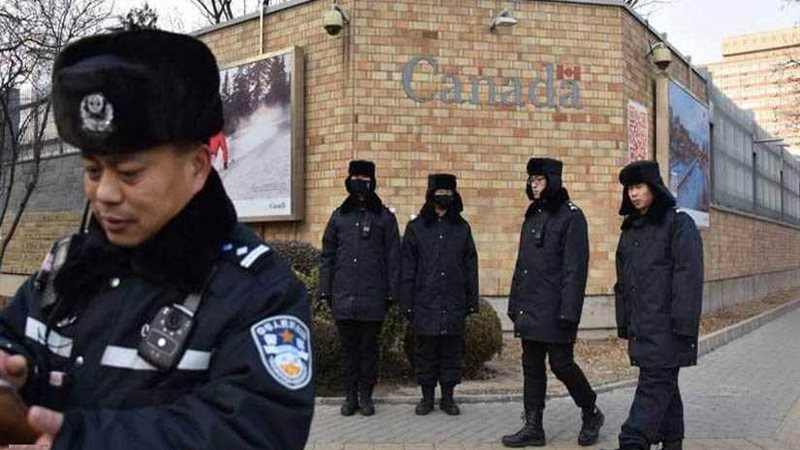 الصين تستجوب كندياً