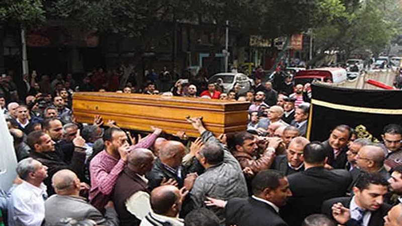 وصول جثمان الكاتب