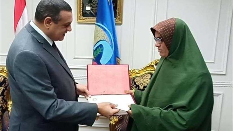 أم علي تقود تروسيكل