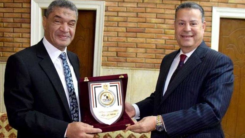 محافظ بني سويف يكرم