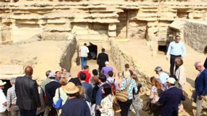 تفاصيل كشف مقبرة