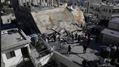 بالفيديو.. إسرائيل تنسف منزلًا فلسطينيًا بالصواريخ