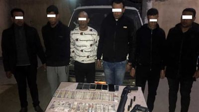 ضبط مرتكبي واقعة انتحال صفة رجال شرطة وسرقة مبلغ مالي من تاجر منظفات بالشرقية