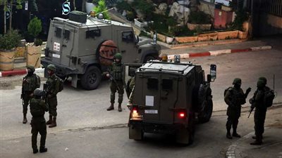 إصابة فلسطينيين دهستهما مركبة للاحتلال الإسرائيلي في رام الله