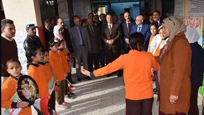 محافظ بني سويف يأمر بعلاج تلميذ مصاب بالأنيميا خلال المسح الطبي لـ2000 تلميذ