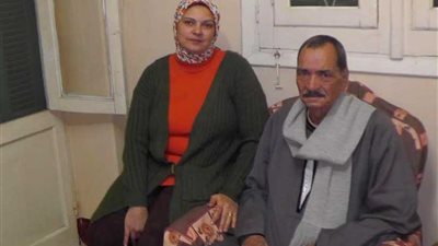 اصطحبها والدها للجلسات العرفية لتكبر وتنافسه على العمدية