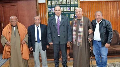 محافظ الغربية يستقبل متبرععا بقطعة أرض لبناء مدرسة