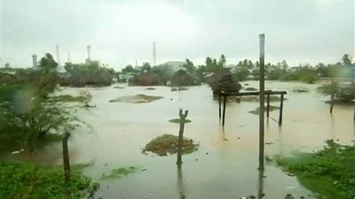 إجلاء أكثر من 11 ألف شخص من منازلهم جراء إعصار 