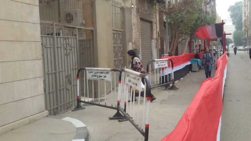 علم مصر يكسو كنائس