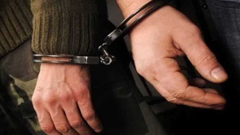 ضبط صاحب شركة أثناء