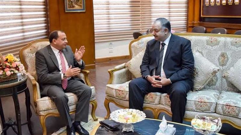 منصور يهنئ مدير أمن