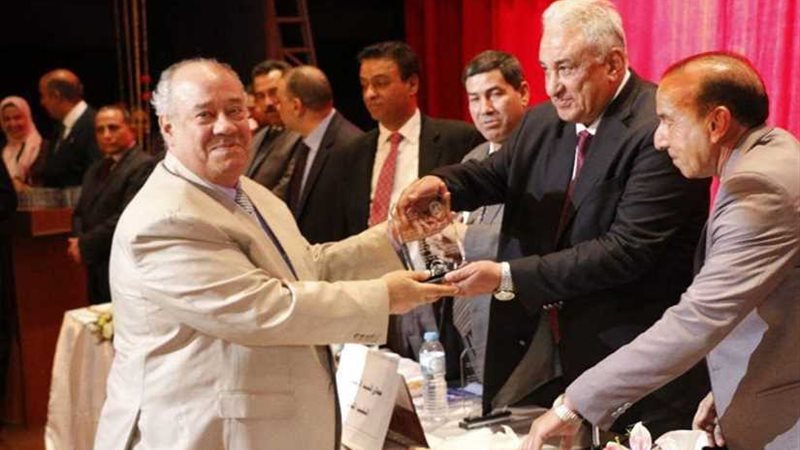 عاشور يسرد الاستحقاقات