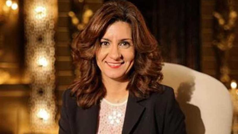 وزيرة الهجرة تشيد