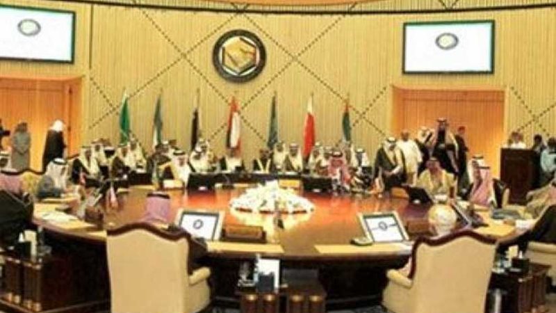 مسؤولون خليجيون يبحثون