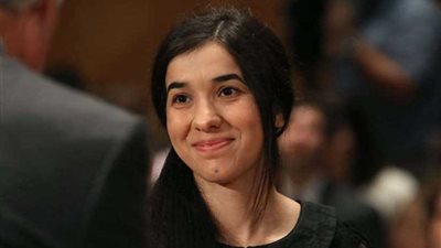 منح نادية مراد وزوجها جوازين دبلوماسيين لدورهما الإنساني