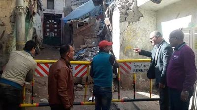 إخلاء العقارات المتصدعة بسبب عصابات التنقيب عن الآثار بدمنهور 