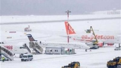 الثلوج الكثيفة تحاصر 3 آلاف راكب في مطار جنوب غربي الصين