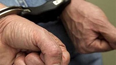 ضبط صاحب مصنع يقلد العلامات التجارية في مصر الجديدة