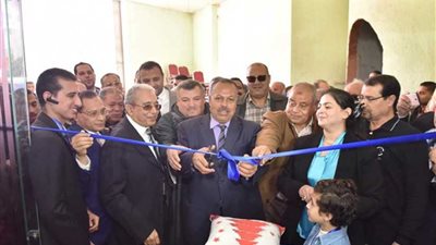 معرض ملابس ومنتجات بأسعار مخفضة بالقوصية..صور