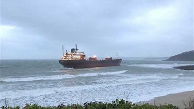 تحطم سفينة روسية على متنها 16 ألف طن قبالة سواحل بريطانيا (صور)