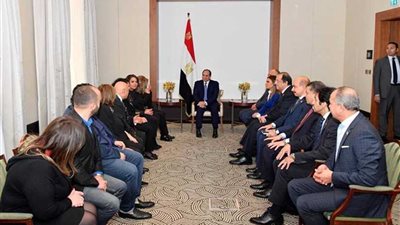 شاهد.. الرئيس السيسي يقدم تعازيه لأسر المتوفين والمصابين في حادث 