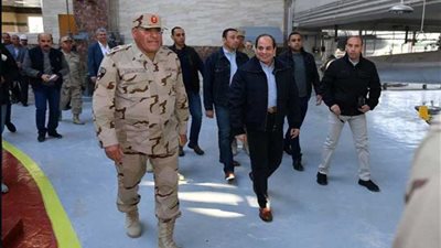 المتحدث الرئاسى ينشر تفاصيل جولة السيسى فجرا فى هضبة الجلالة ..صور