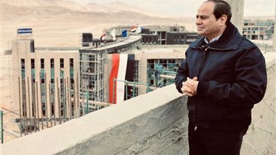 جولة الرئيس السيسي فجراً في هضبة الجلالة