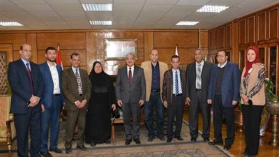 رئيس جامعة أسيوط يلتقي وفد من ممثلي وزارة المالية..(صور)