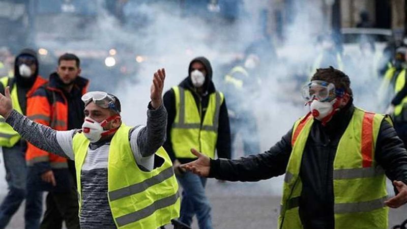 السترات الصفراء تحرق