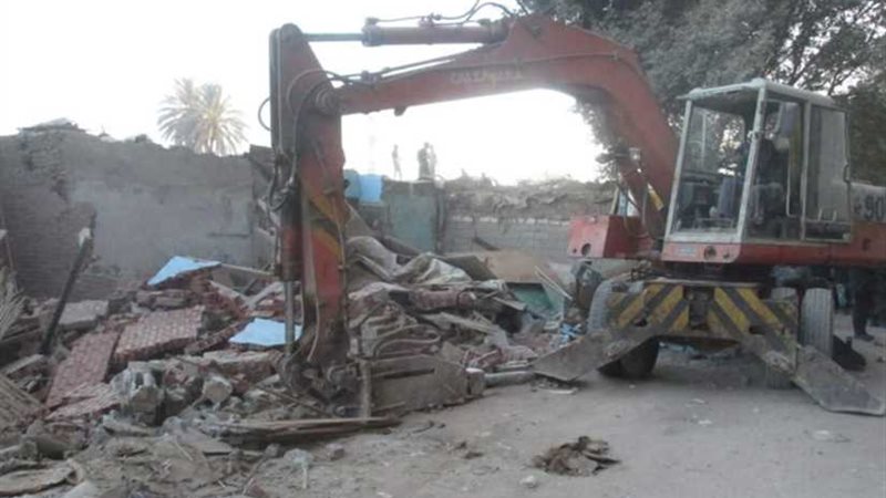 القاهرة تواصل إزالة