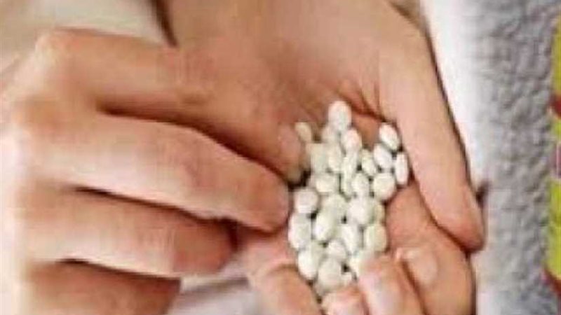 طالبة الثانوية تحاول