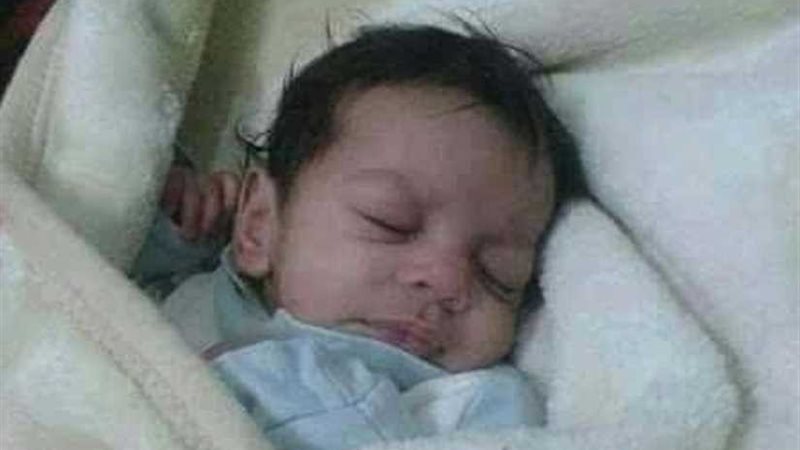 العثور على طفلة داخل