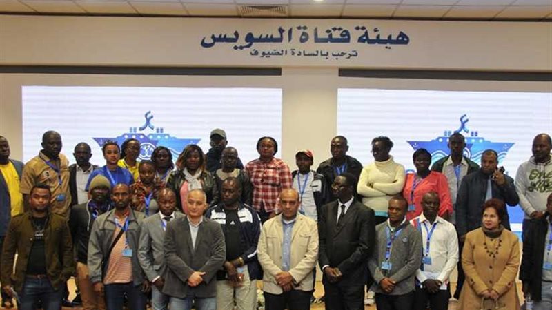 قناة السويس تستقبل