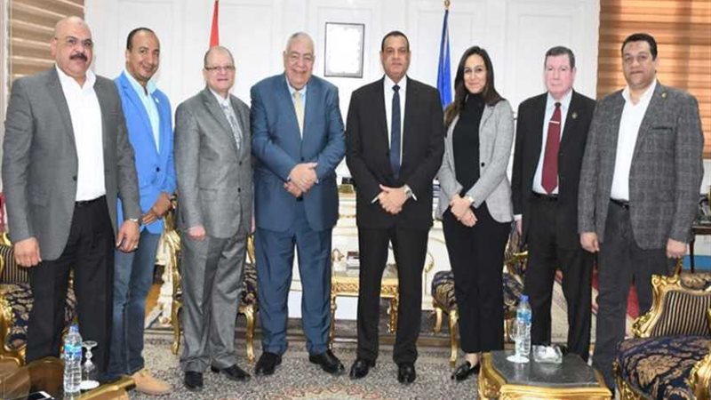 آمنه يبحث إقامة بطولة