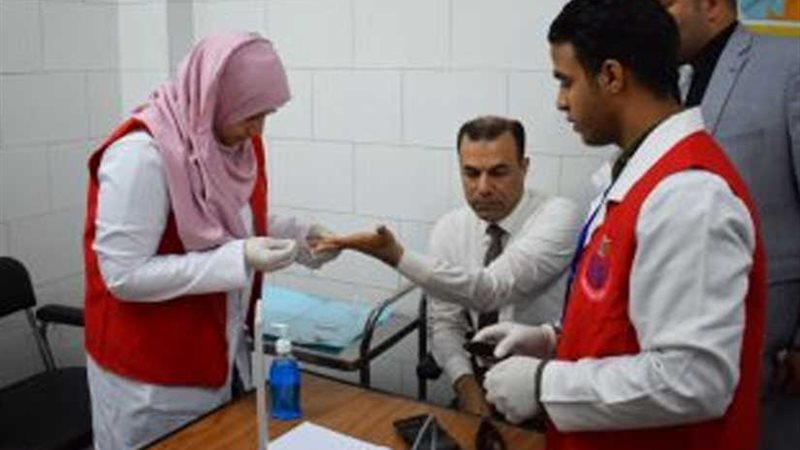 فحص طبي لـ 800 ألف