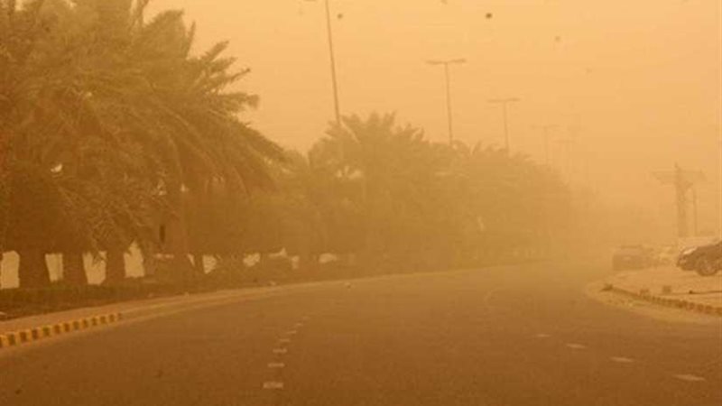 عواصف ترابية تضرب