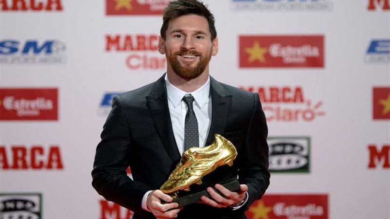 ميسي بعد إستلامه