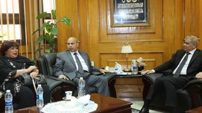 وزيرة الثقافة ومحافظ المنيا اتفقا على تكثيف الأنشطة بقرى ومدن المحافظة