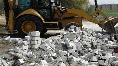 إزالة ٦حالات تعد على الأراضي الزراعية بالمنيا