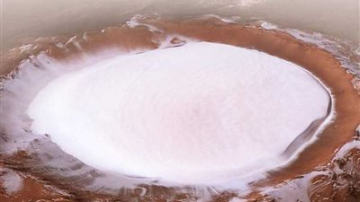 حفرة ثلجية 51 ميلاً على كوكب المريخ تثير التكهنات بحياة غريبة